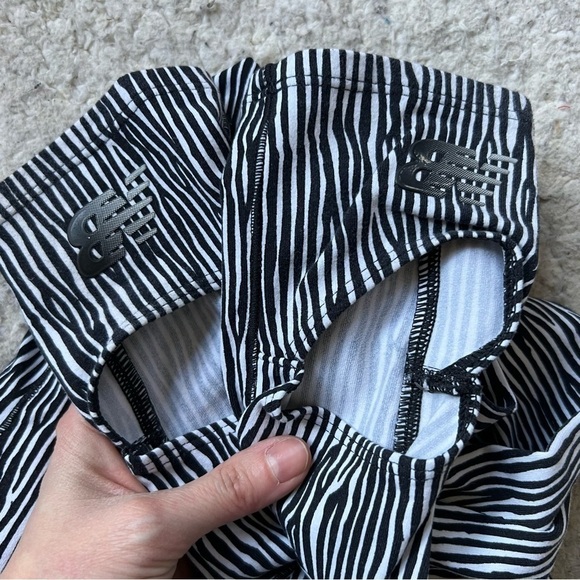 NEW BALANCE White and Black Zebra Women’s Studio Yoga Pant Tights Size Large - Picture 6 of 11